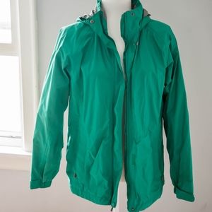 L.L.Bean Shamrock Medium Stowaway Rain Jacket